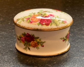 Royal Albert Old Country Roses oval pill box with lid