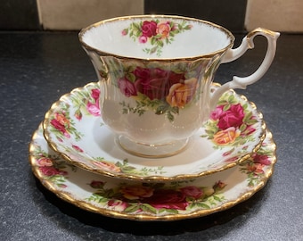 Classic Royal Albert Old Country Roses teaset trio