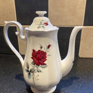 Vacker Royal Albert Sweet Romance kaffekanna