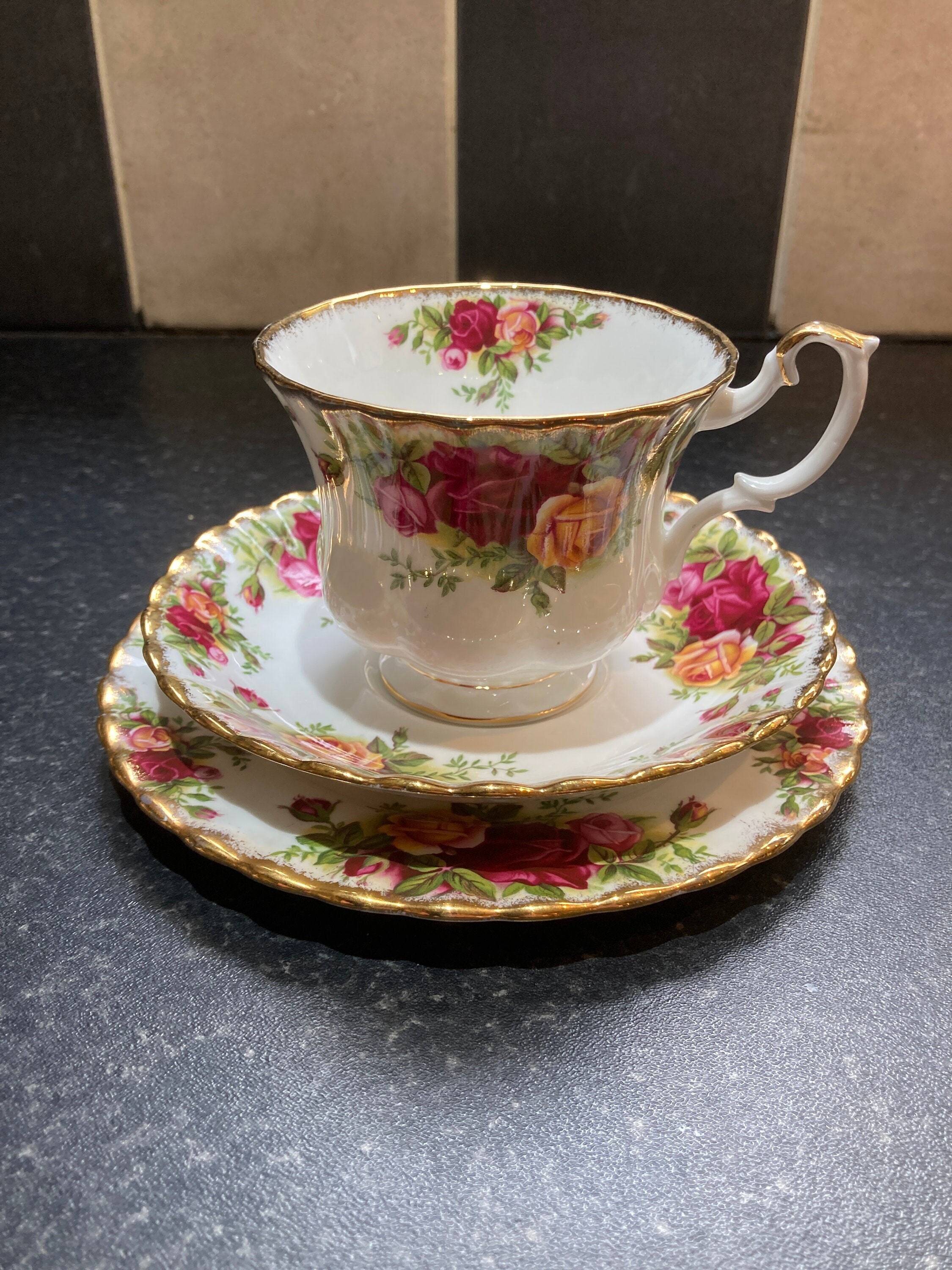 Royal albert old country roses - Etsy 日本 Royal albert old country roses - Etsy 日本