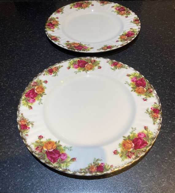 ロイヤルアルバード　ディナー皿 クラシックなロイヤルアルバートのオールドカントリーローズディナー