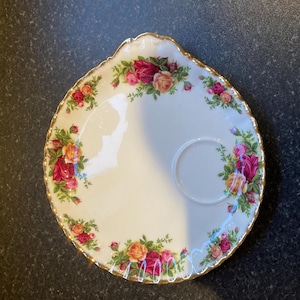 Classic Royal Albert Old Country Roses snack plate