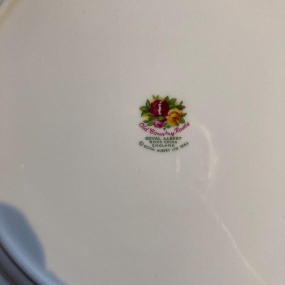 クラシックなロイヤルアルバートのオールドカントリーローズディナー