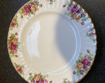 クラシックなロイヤルアルバートのオールドカントリーローズディナー