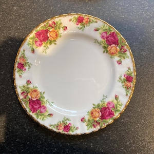 Plato de ensalada Royal Albert Old Country Roses 21 cm