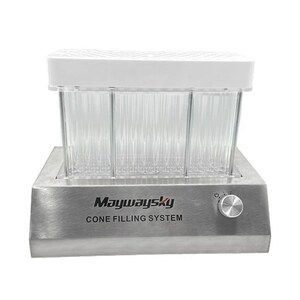 Op de afbeelding: Een roestvrijstalen kegelvulsysteem met een transparante kunststofkamer en een wit deksel. Het systeem heeft een knop om de temperatuur te regelen en de tekst "Maywaysky CONE FILLING SYSTEM" staat op de voorkant.