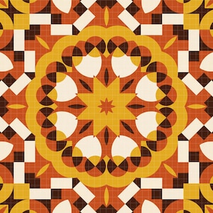 Puede incluir: Un patrón geométrico repetitivo que presenta una estrella amarilla central rodeada de formas circulares y angulares en tonos naranja quemado, marrón oscuro y crema. El diseño se compone de segmentos simétricos dispuestos en cuadrícula.