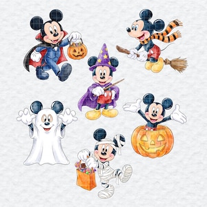 Könnte beinhalten: Eine Sammlung von sechs Mickey-Mouse-Illustrationen in verschiedenen Halloween-Kostümen: ein Vampir mit Kürbiseimer, eine Hexe auf einem Besen, ein Zauberer mit Stab, ein Geist, eine Mumie mit Süßigkeitentüte und eine Figur, die aus einem Kürbis hervorschaut.