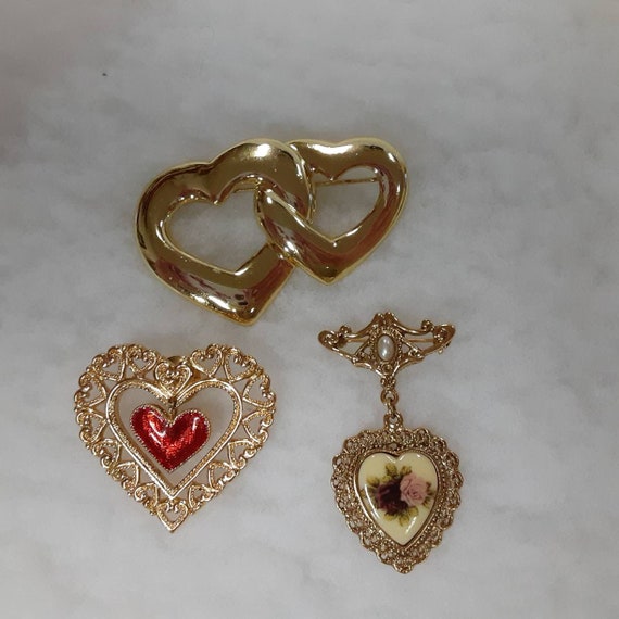 Vintage Set of 3 Heart Shaped Brooches.  All 3 in… - image 9