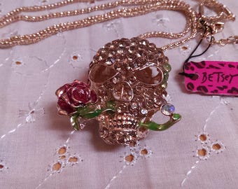 BETSEY JOHNSON Bedazzled "Skull and Rose" Pendant on a Goldtone Necklace. NEW.