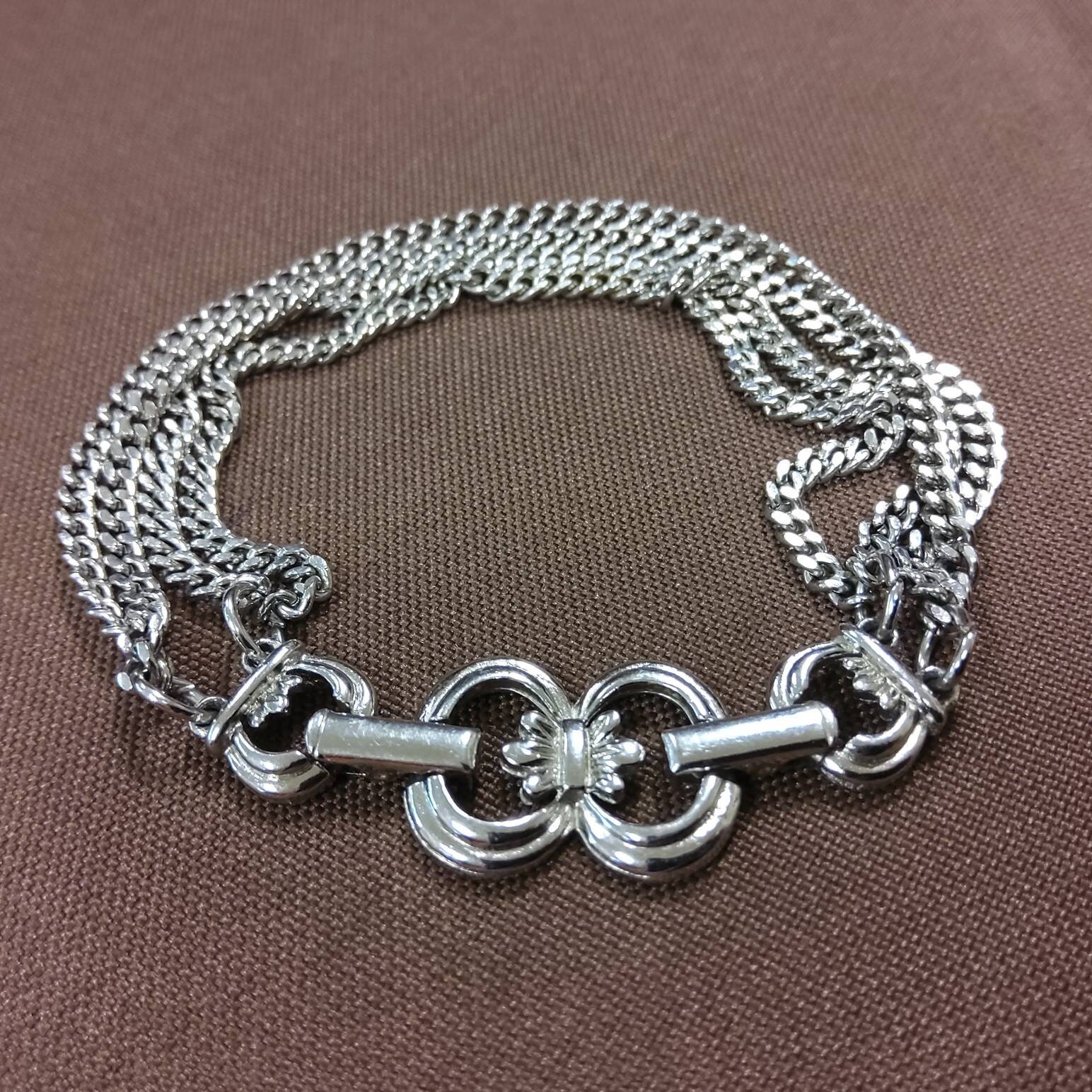 SARAH COVENTRY Vintage Silvertone Chain Bracelet with Double Snaplock Closure. Maker's mark found on the piece.