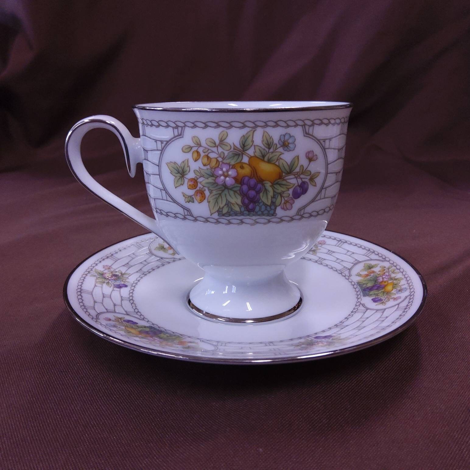 NORITAKE IRELAND Bone China Cup and Saucer in a Gray Basket