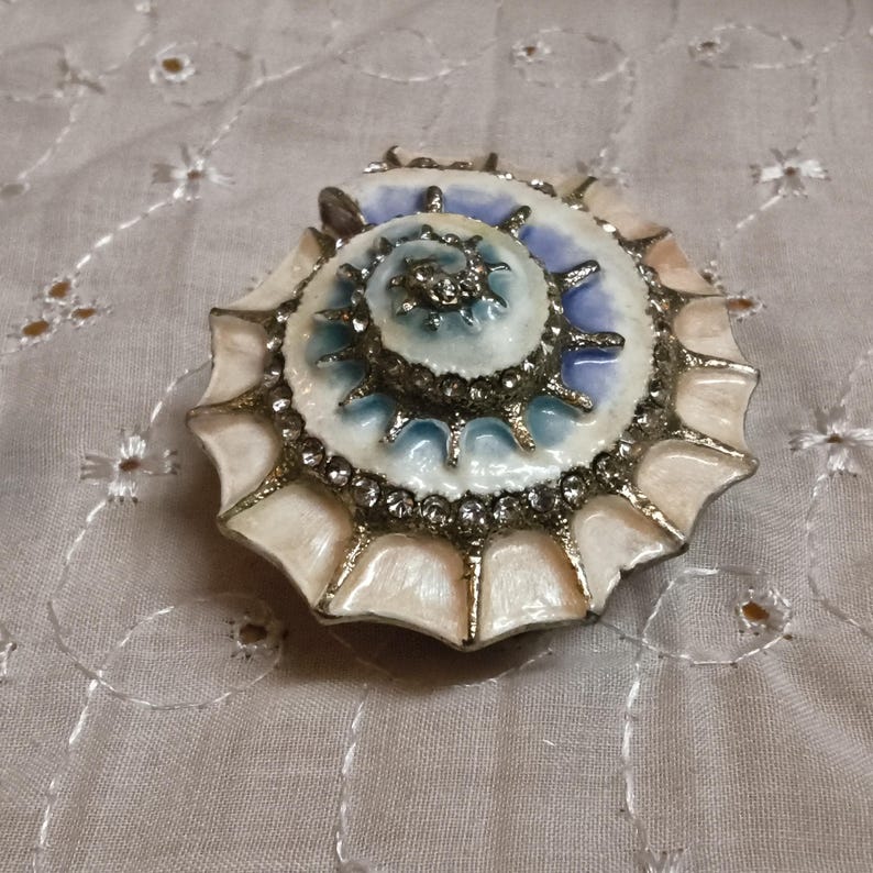Natulilus Shell NAUTILUS Seashell Magnetic and Box With Attached, Hinged Lid. NEW, but ...