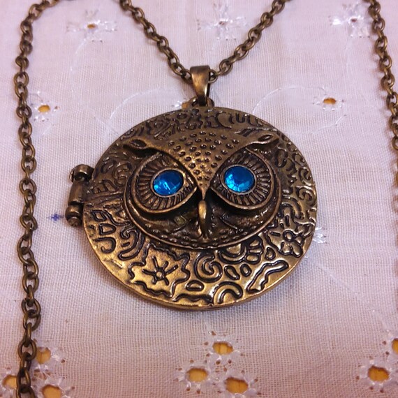 OWL Locket pendant on Antiqued Goldtone Necklace. No Maker s Mark Found. Etsy