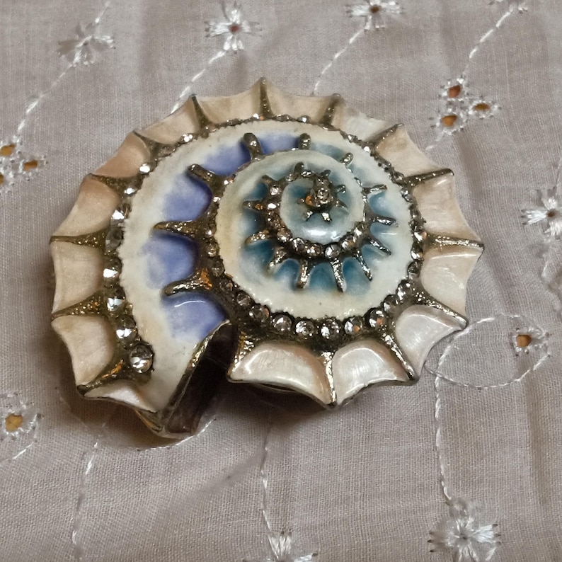 Natulilus Shell NAUTILUS Seashell Magnetic and Box With Attached, Hinged Lid. NEW, but ...