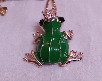 BETSEY JOHNSON Bedazzled "Frog with Crown" Pendant on a Goldtone Necklace. NEW.