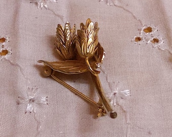 Vintage Goldtone Wheat Stalk Dimensional Brooch. No maker's mark found.