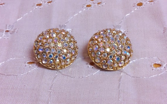 SWAROVSKI Signed Vintage Round Pave Encrusted Goldtone Clipped