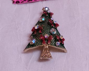 BETSEY JOHNSON Bedazzled Christmas Tree Brooch. NEW.