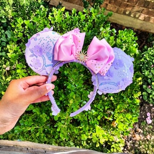 Orejas de Minnie y Rapunzel con flores, orejas de Rapunzel Disney, orejas de Mickey y Rapunzel, orejas de Minnie enredadas, orejas de princesa, orejas de Disney moradas satinadas