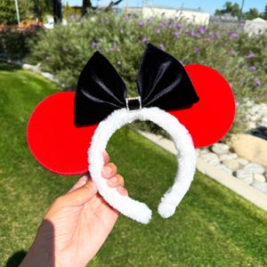 Santa Minnie Mouse Ears, Christmas Mickey Ears, Christmas Disney Ear, Christmas Holiday, Minnie Mouse Ears, Christmas Gift, Holiday Headband