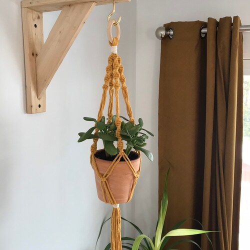 Macrame Small plant hanger / Small support for macramé plant