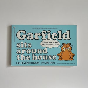 Vintage Garfield comic book - Garfield sits around the house his seventh book