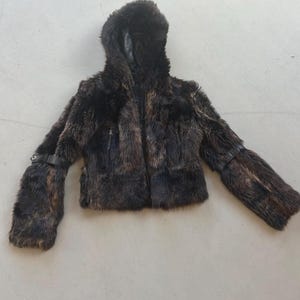 Giacca di pelliccia con cappuccio marrone