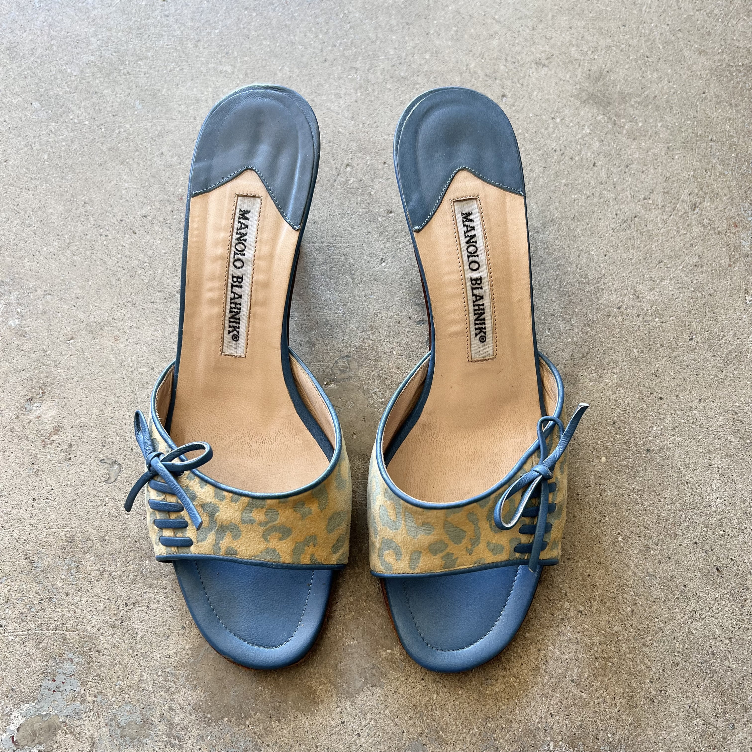 Manolo Blahnik Kitten Heels | Size 37 - Etsy Manolo Blahnik Kitten Heels | Size 37 - Etsy