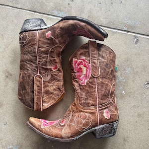 Cowboy Boots with Pink Flowers