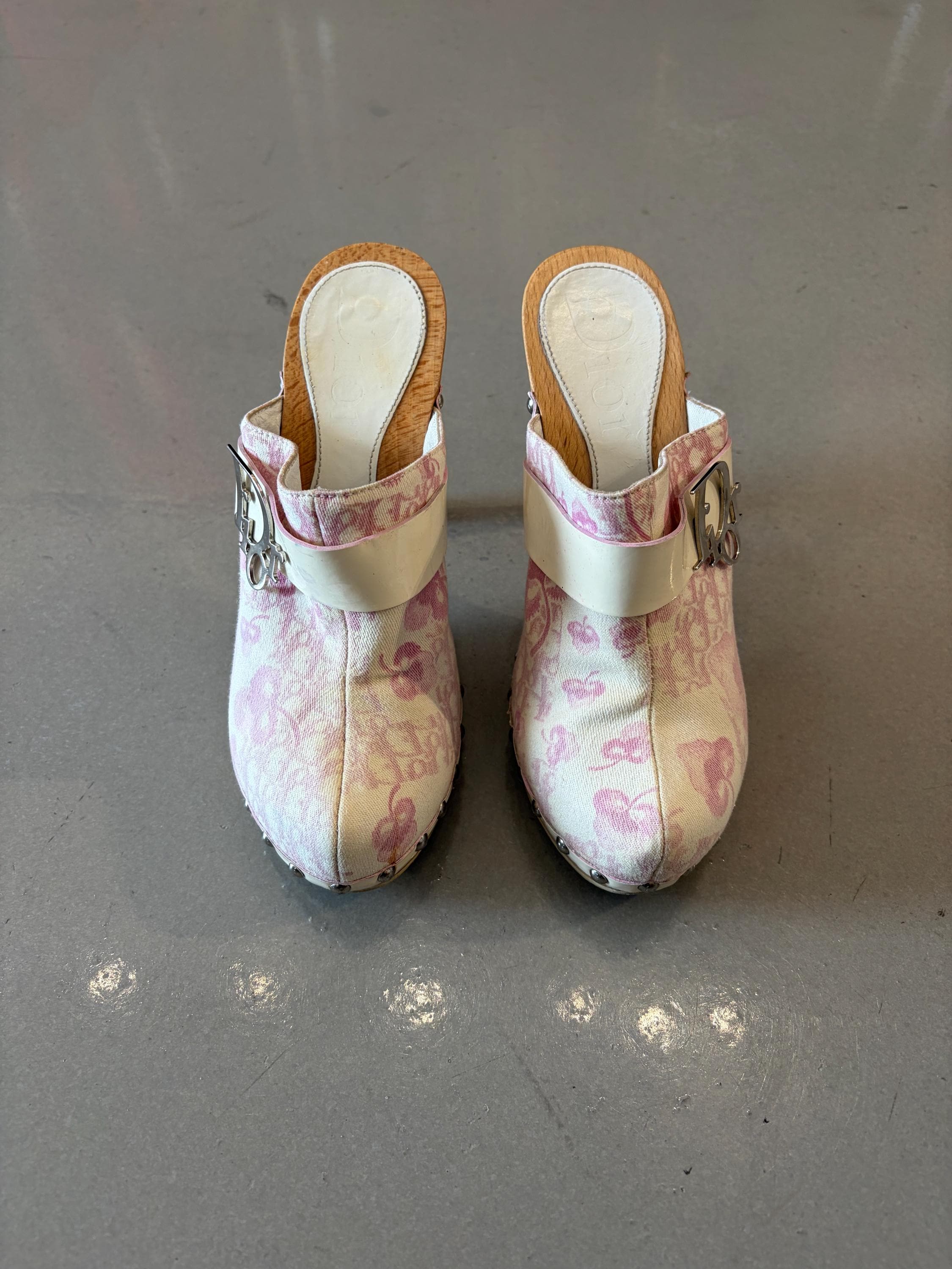 Dior ミュール　パドロック　花柄刺繍　ホワイト Dior White and Pink Floral Printed Wooden Clog Heels - Etsy