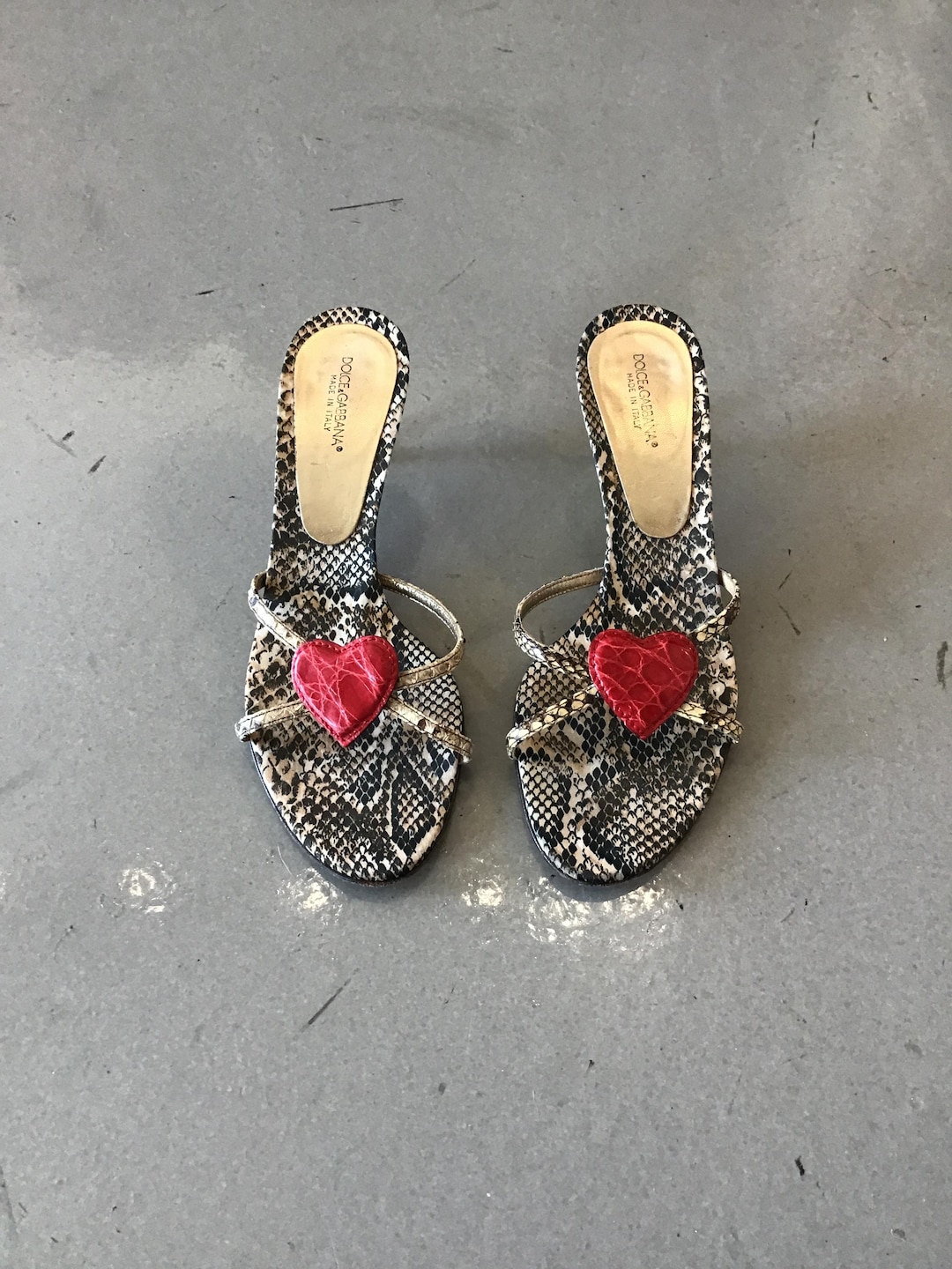 DOLCE&GABBANA ハート柄レッグウェア Dolce & Gabbana Snakeskin Heart Pumps - Etsy Israel