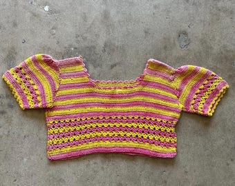 Gehaakte gebreide crop top uit de jaren 60