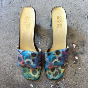 Mules à talons papillon