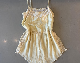 Light yellow silk 30’s lace rose embroidered romper