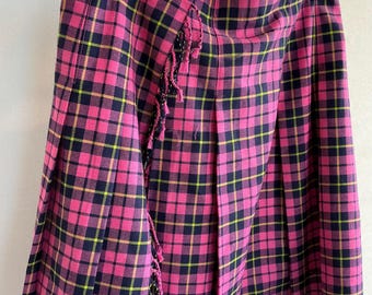 Burberry Vintage Pleated Midi Skirt. Camel Burberry Novacheck