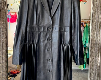 Cappotto in pelle plissettata di Givenchy