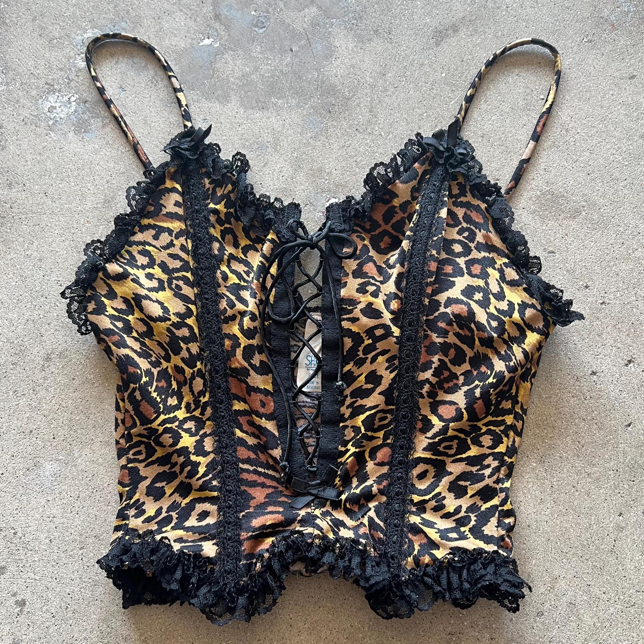 ruffle hem leopard print crop top