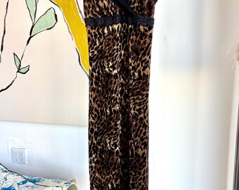 Vestido de leopardo con encaje negro