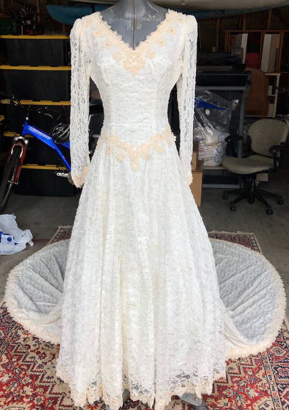 Vintage 80s Wedding Gown w Detatchable Train Sz S 