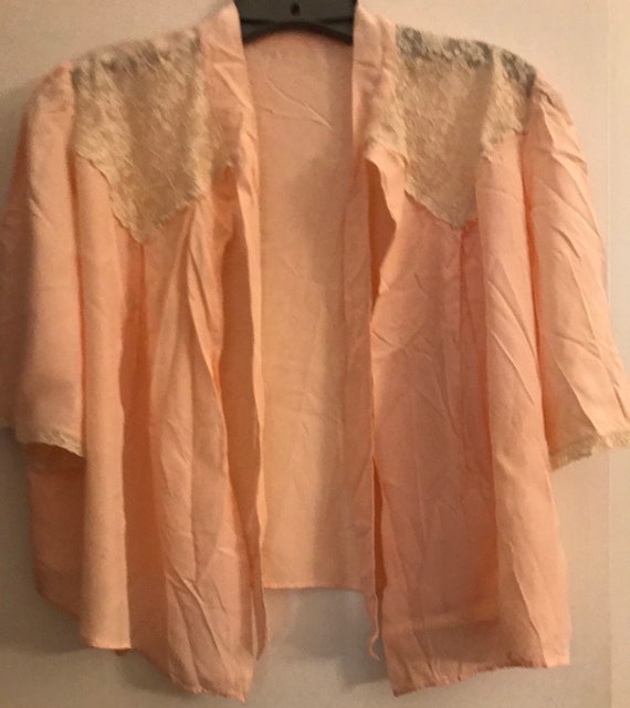 Vintage 1940’s Rayon Satin Bed Jacket sz M in Exc… - image 3