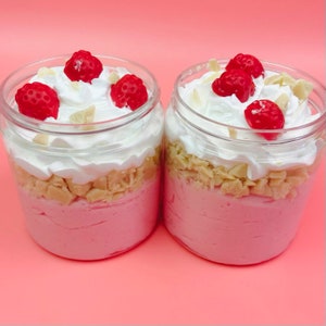 Sabonete batido espumante de morangos e creme, creme de barbear batido, sabonete de banho cremoso, manteiga de banho batida, sabonete líquido natural, presentes para ela