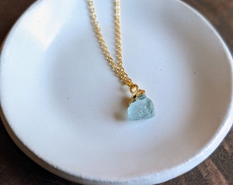 Dainty aquamarine pendant necklace / March birthday / delicate gold gemstone necklace / minimalist layering necklace / valentine's day gift