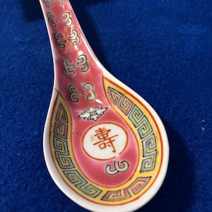 Vintage Zhongguo Jingdezhen  mun shou Chinese Porcelain Soup spoon