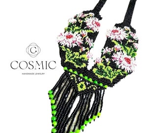 Handgjord blommig pärlhalsband: Pärla och kristall boho halsband