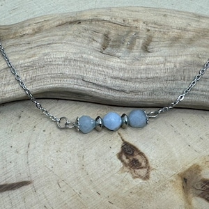 Armband aus Edelstahl und Aquamarin/Damengeschenk/verstellbares Armband/zeitloses Armband/Modeschmuck/Natursteinschmuck