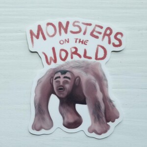 Monsters on the World Aufkleber - Ich denke, du solltest inspirierte Kunstwerke auf einem wetterfesten, UV-beständigen Vinyl-Aufkleber hinterlassen