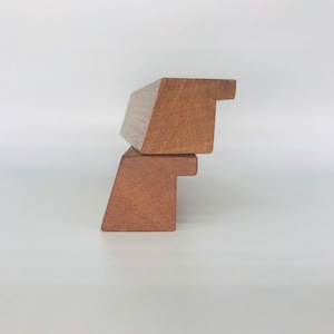 Minimalistische Schrankknäufe in Sapele Mahagoni von 75-90cm.