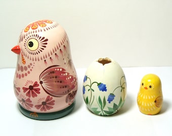 Easter Pink Chicken with egg, Nesting Doll 3pcs, Matryoshka 9cm/3,5&#39;&#39; Kids Room Decor, Montessori and Stacking, Personalised Gift for Easter