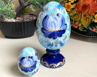 Apilamiento de huevo de Pascua con adorno floral azul, arte popular ucraniano Petrykivka, regalo de cumpleaños personalizado, regalo para niños de Pascua, huevo de caja de joyería